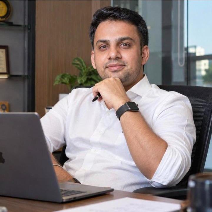 Paaras Panndya, Fractional CMO, headshot
